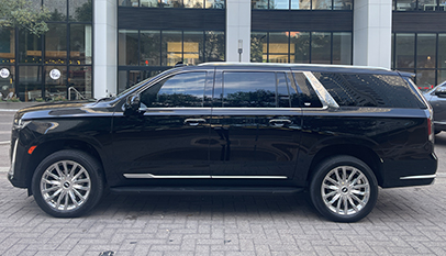 Uniformed chauffeur for executive travel Dallas